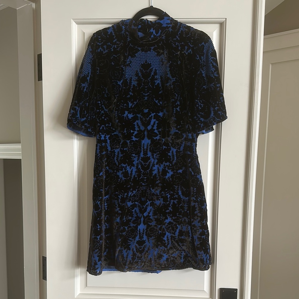 Elegant Black and Blue Lace Dress